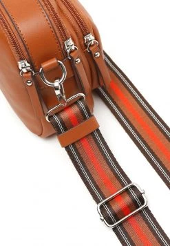 MISAKO Femme PETRIS Sac Bandoulière Cognac -Promos MISAKO Boutique 17aec705e7434dc9af186f59fd103465