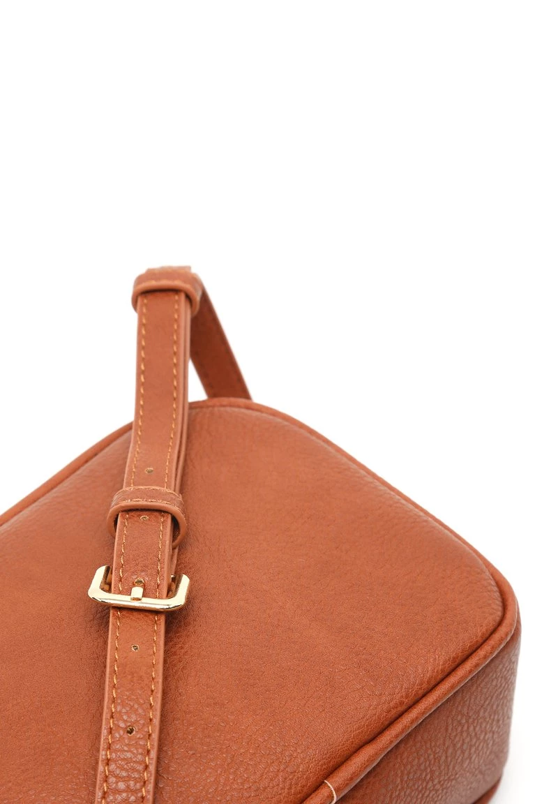 MISAKO CAMARI Sac Bandoulière Camel Femme 3 MISAKO CAMARI Sac Bandoulière Camel Femme – Image 3