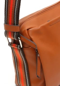 MISAKO PETRAS Sac Ordinateur Camel Femme 7 MISAKO PETRAS Sac Ordinateur Camel Femme -Promos MISAKO Boutique b35120a6638c4bf4a0c9e1a840e472ef